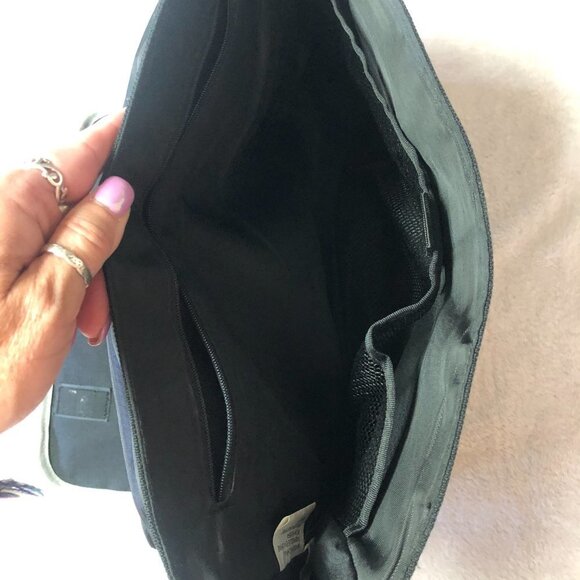 Nwot Roots Athletic Laptop/Messenger Bag Unisex - Picture 7 of 14